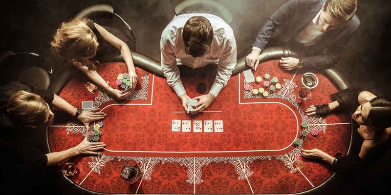 Khám phá nguyên tắc so bài Poker cực dễ hiểu 